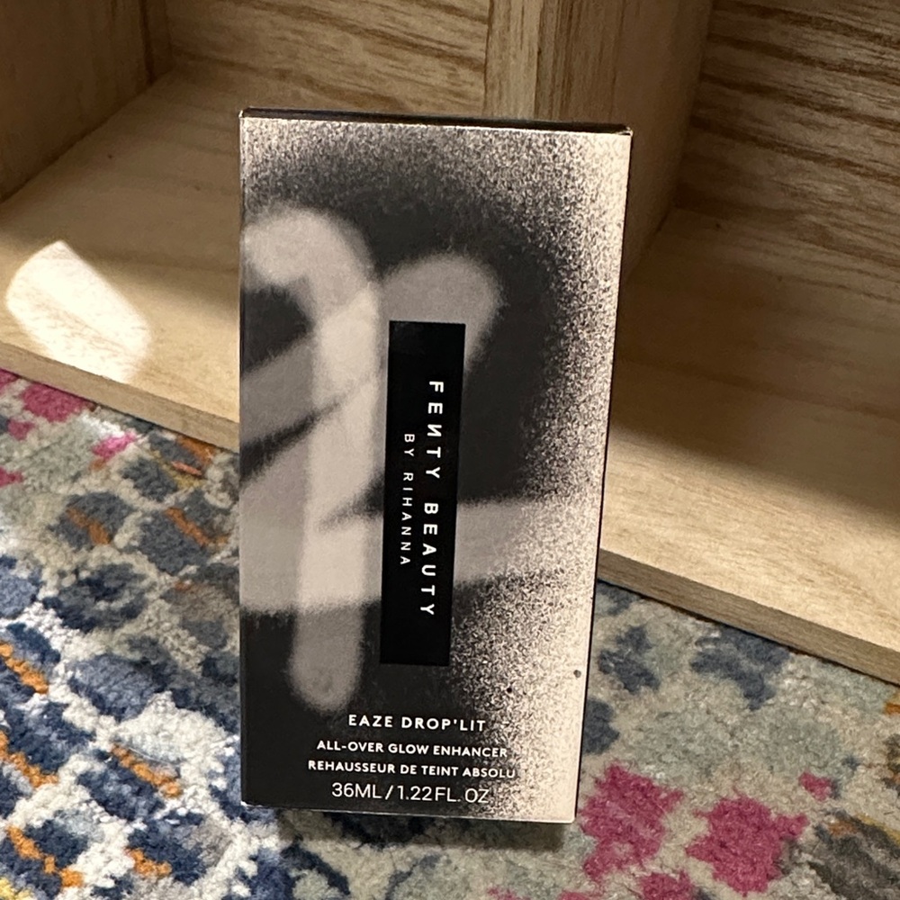 Fenty Beauty Eaze Drop Lit in Black and White
